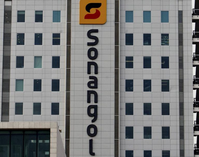 INCÊNDIO DE GRANDES PROPORÇÕES ATINGE BASE LOGÍSTICA DA SONANGOL EM LUANDA