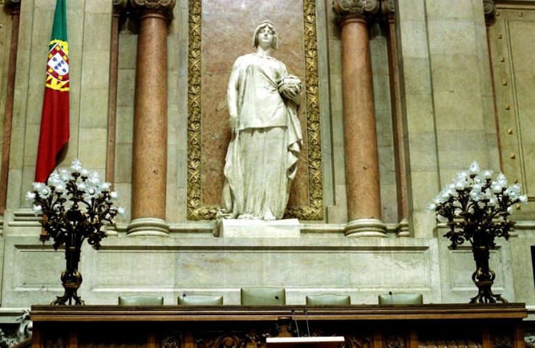 BE QUER OUVIR NA AR REGULADORES, TELEVISÕES E EMPRESAS DE TELECOMUNICAÇÕES