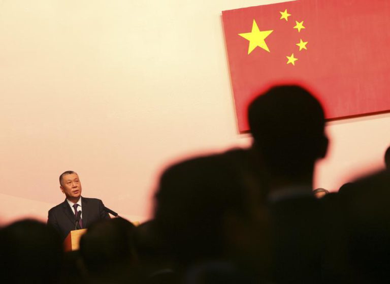 ANTIGO CHEFE-EXECUTIVO DE MACAU EDMUND HO REELEITO VICE-PRESIDENTE DO ‘SENADO’ CHINÊS