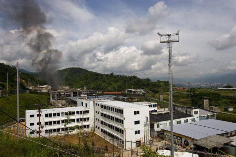 MAIS DE 300 PRESOS INTOXICADOS POR CONSUMIREM CARNE ESTRAGADA NA VENEZUELA