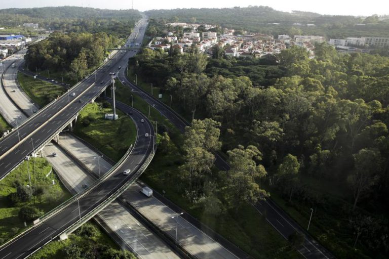 REPOSTA CIRCULAÇÃO NA CRIL EM LISBOA APÓS CHOQUE FRONTAL COM UM MORTO