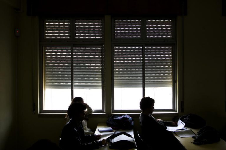 ALUNOS CARENCIADOS VÃO TER PRIORIDADE NA ESCOLHA DA ESCOLA