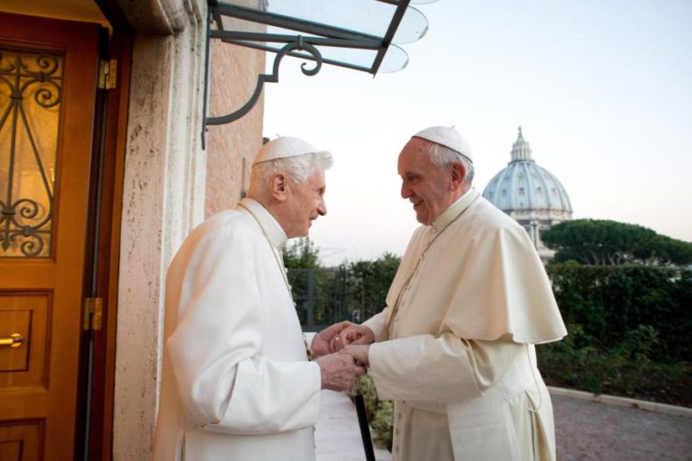 VATICANO REVELA TOTALIDADE DE CARTA DO PAPA EMÉRITO BENTO XVI SOBRE PAPA FRANCISCO