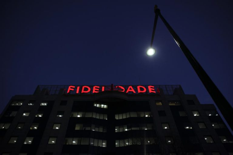 FIDELIDADE VAI SER CHAMADA AO PARLAMENTO PARA EXPLICAR DESPEJOS EM LOURES