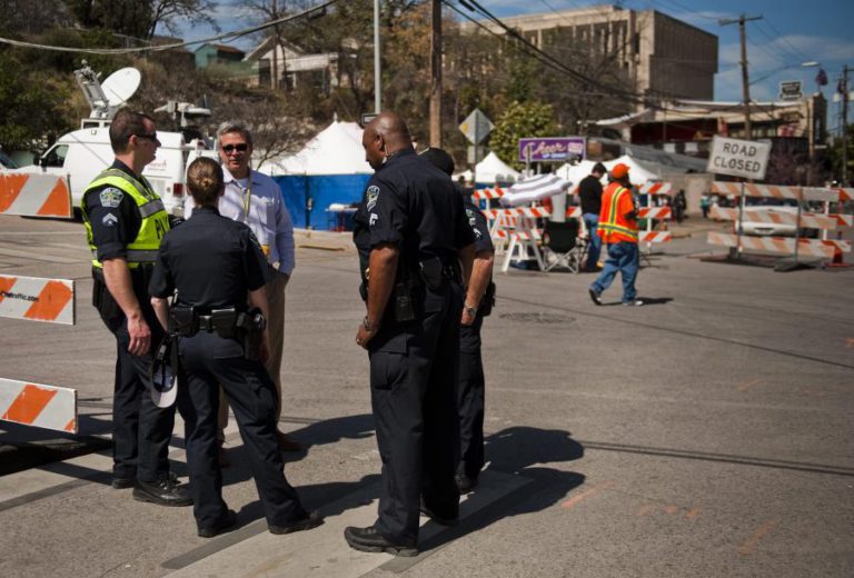 DOIS PACOTES-BOMBA CAUSAM UM MORTO E DOIS FERIDOS NOS ESTADOS UNIDOS