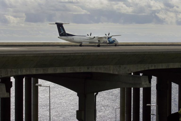 CINCO AVIÕES DESVIADOS DO AEROPORTO DA MADEIRA DEVIDO AO MAU TEMPO