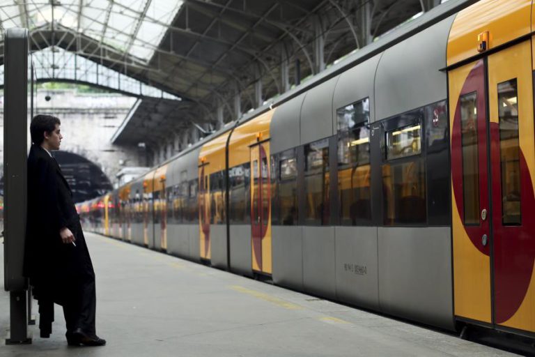 GREVE DA IP NA SEGUNDA-FEIRA SEM SERVIÇOS MÍNIMOS PARA COMBOIOS DE PASSAGEIROS