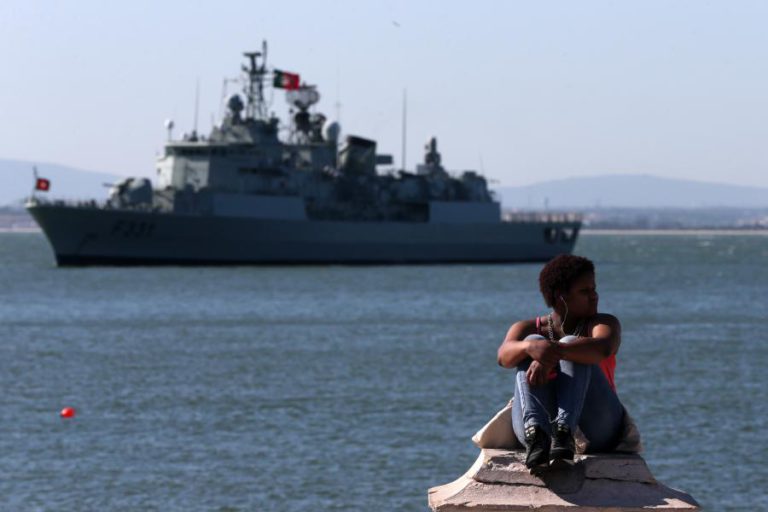 FRAGATA PORTUGUESA ÁLVARES CABRAL ABRE PORTAS A QUASE 130 CRIANÇAS DE CABO VERDE