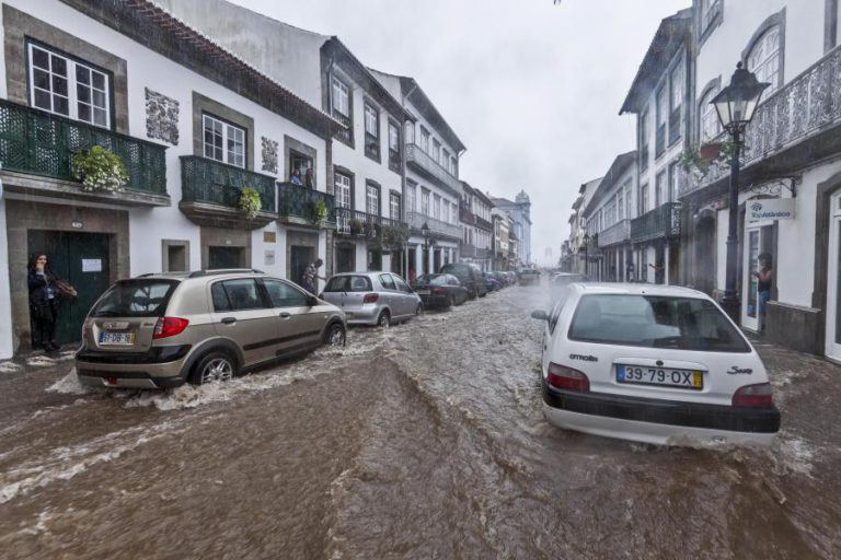 PROTEÇÃO CIVIL ALERTA PARA PREVISÃO DE CHUVA EM TODO O ARQUIPÉLAGO DOS AÇORES