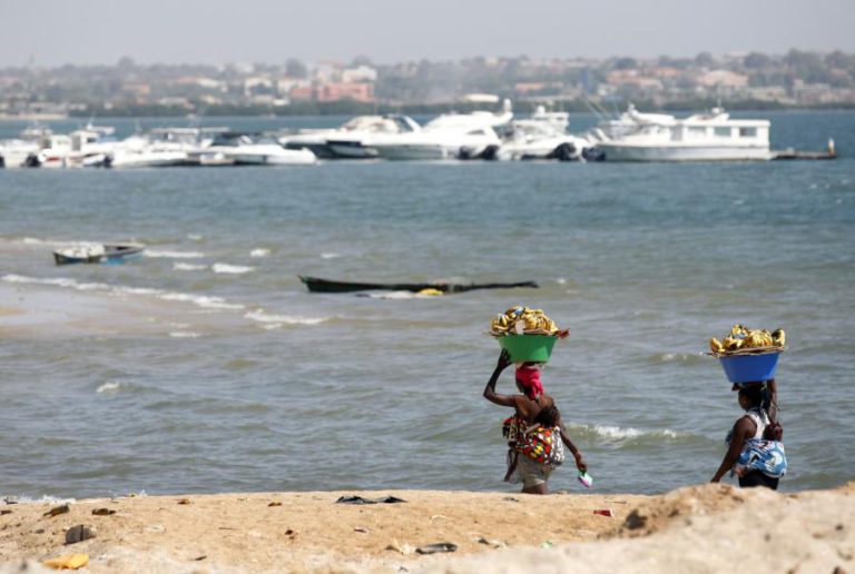 PORTUGUESES LIDERARAM ENTRE 592 MIL TURISTAS QUE CHEGARAM A ANGOLA EM 2015