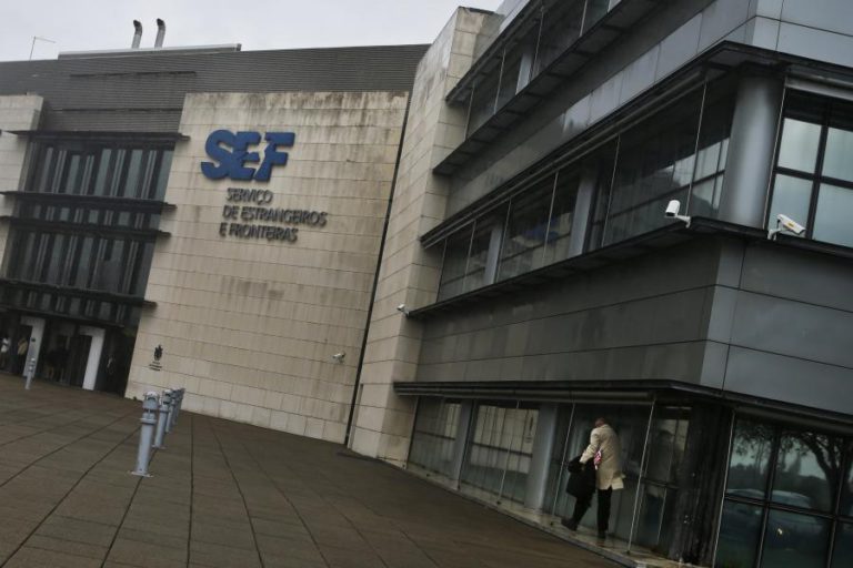 ADESÃO À GREVE DOS FUNCIONÁRIOS DO SEF COM 80% A MEIO DA MANHÃ