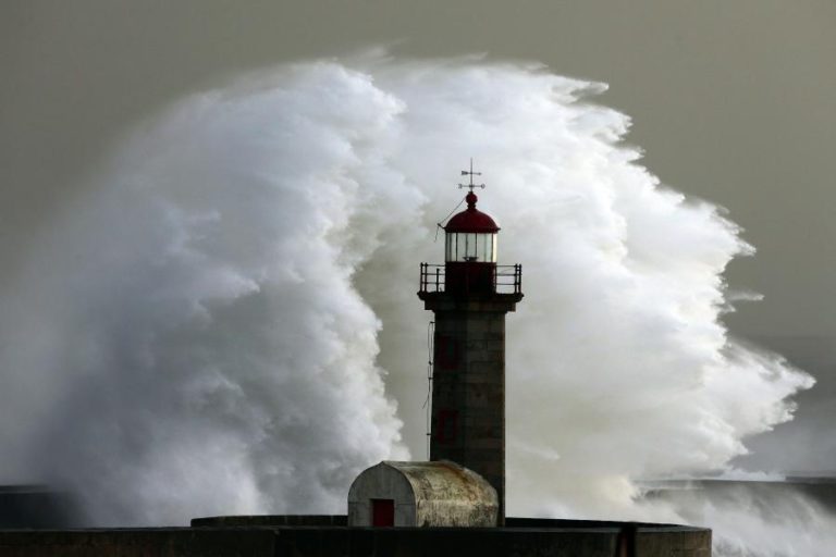 SEIS BARRAS MARÍTIMAS FECHADAS E TRÊS CONDICIONADAS DEVIDO A AGITAÇÃO DO MAR