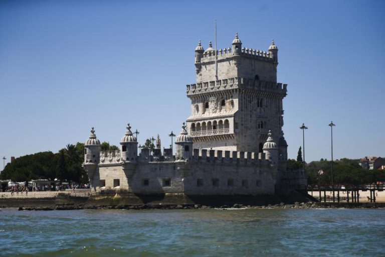 TORRE DE BELÉM ENCERRADA POR RAZÕES DE SEGURANÇA DEVIDO AO MAU TEMPO