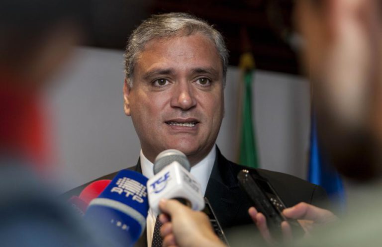 FUNCIONÁRIOS PÚBLICOS DOS AÇORES COM TOLERÂNCIA NA TARDE DE QUINTA-FEIRA DE PÁSCOA