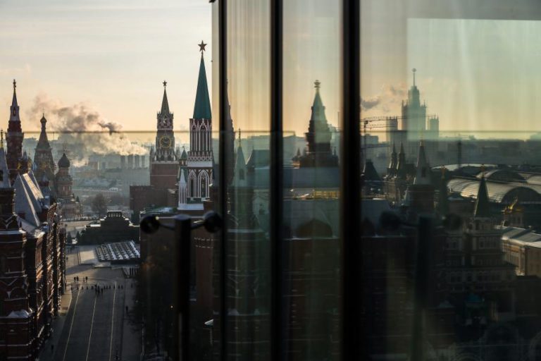 KREMLIN DEFENDE QUE NÃO FOI A RÚSSIA A INICIAR UMA GUERRA DIPLOMÁTICA