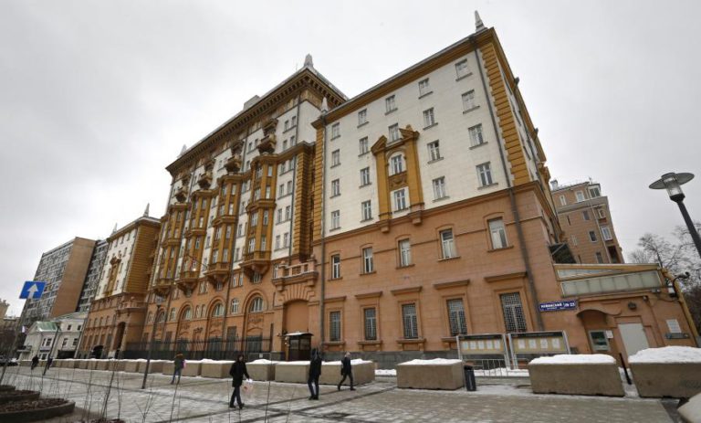 RÚSSIA ANUNCIA EXPULSÃO DE 60 DIPLOMATAS NORTE-AMERICANOS