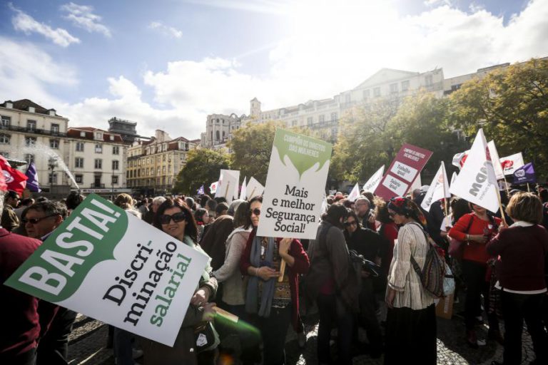 MULHERES MANIFESTAM-SE EM LISBOA POR IGUALDADE E JUSTIÇA SOCIAL