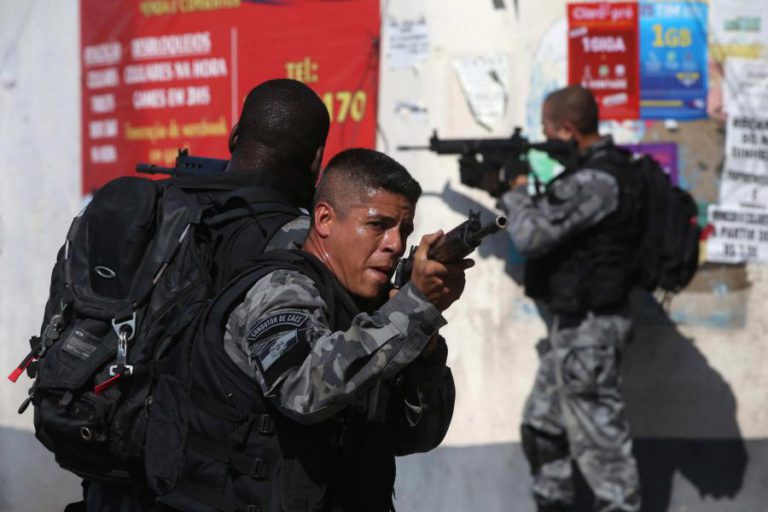 CRIANÇA DE UM ANO E ADULTO MORREM VÍTIMAS DE BALAS PERDIDAS NO RIO DE JANEIRO