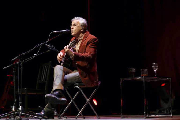 CAETANO VELOSO APRESENTA EM PORTUGAL CONCERTO COM OS FILHOS