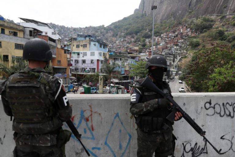 PELO MENOS SETE MORTOS EM CONFRONTOS EM FAVELA DO RIO DE JANEIRO