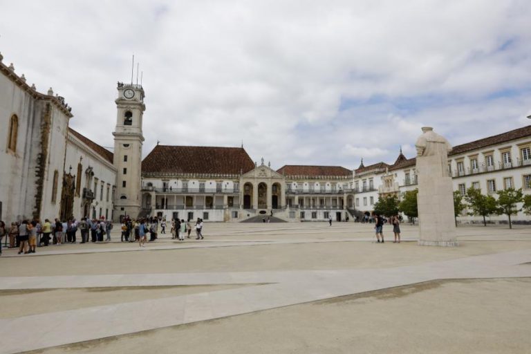 ACADEMIA DE COIMBRA ACUSA GOVERNO DE “ASSALTO” COM “PROPINA CAMUFLADA”
