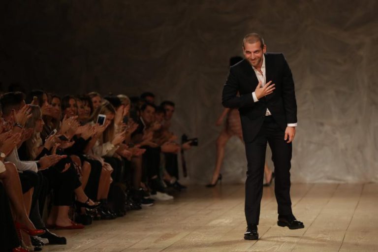 DIOGO MIRANDA ENCERRA PORTUGAL FASHION COM “DECOTES PROFUNDOS”