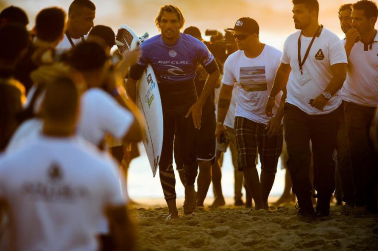 FREDERICO MORAIS QUER VITÓRIA EM ETAPA E CONSOLIDAÇÃO NO CIRCUITO MUNDIAL DE SURF
