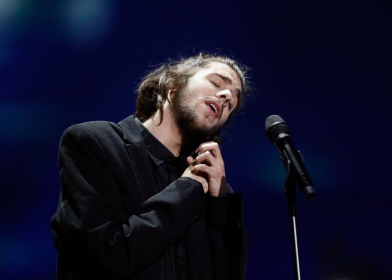 SALVADOR SOBRAL MARCA REGRESSO AOS PALCOS E PREPARA NOVO DISCO PARA ESTE ANO
