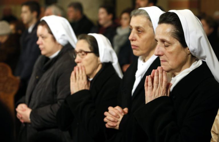 REVISTA DO VATICANO DENUNCIA SERVIDÃO DAS FREIRAS