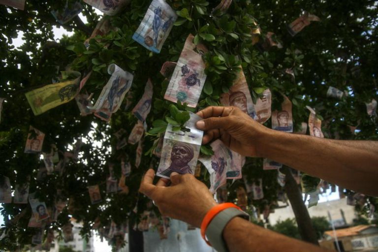 MADURO ANUNCIA RECONVERSÃO MONETÁRIA E ELIMINA TRÊS ZEROS AO BOLÍVAR VENEZUELANO