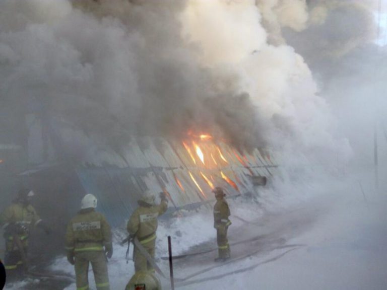 SOBE PARA 53 O NÚMERO DE MORTOS EM INCÊNDIO NUM CENTRO COMERCIAL DA SIBÉRIA