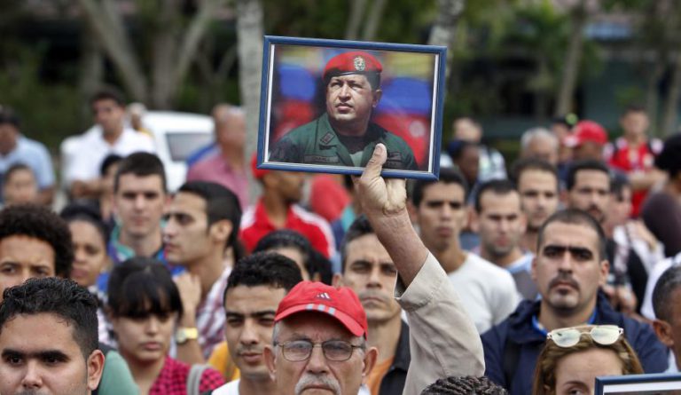 CRISE ECONÓMICA E SOCIAL PERMANECE NA VENEZUELA, CINCO ANOS APÓS A MORTE DE CHAVEZ