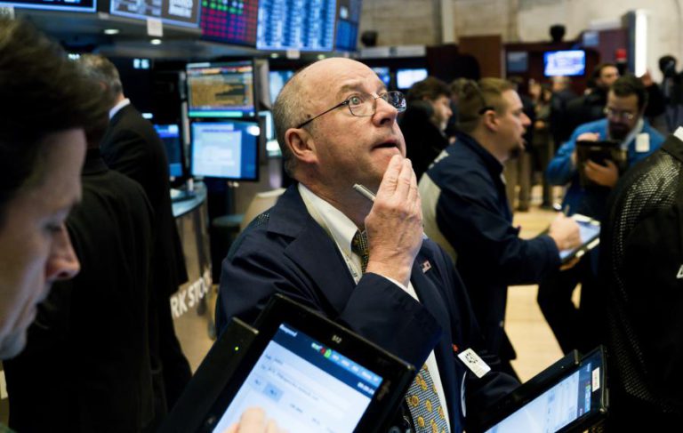 WALL STREET FECHA SEM DIREÇÃO COM INVESTIDORES PREOCUPADOS COM GUERRA COMERCIAL