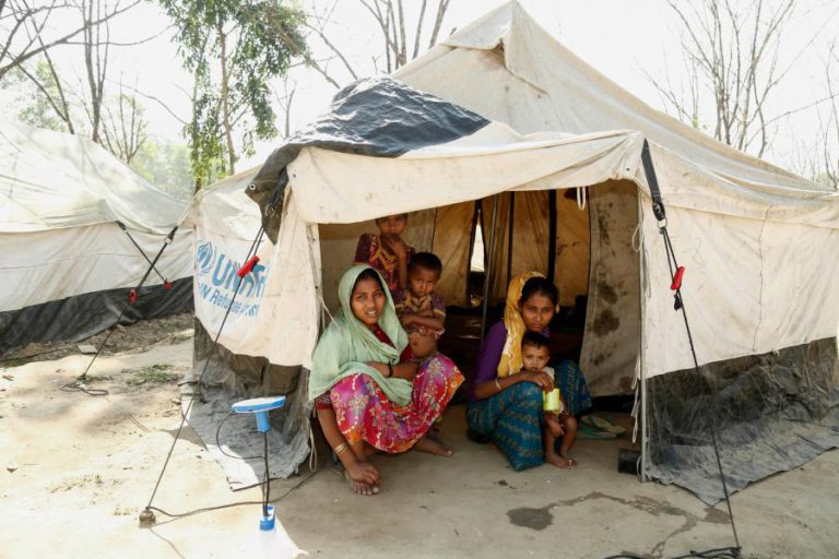 AMNISTIA INTERNACIONAL ACUSA A BIRMÂNIA DE INCENDIAR ALDEIAS ROHINGYAS