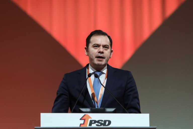 MONTENEGRO CRITICA APROXIMAÇÃO AO PS E ABREU AMORIM SUGERE PEDIDO DE DESCULPAS A RIO