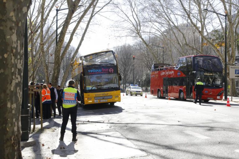 AUTOCARROS DE DOIS ANDARES PODERÃO DEIXAR DE CIRCULAR NA FAIXA ‘BUS’ NA AV. DA LIBERDADE (LISBOA)