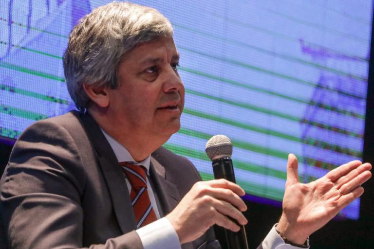 CONTRIBUINTES PODEM PAGAR IMPOSTOS POR DÉBITO DIRETO E CONSULTAR REEMBOLSOS NUMA APLICAÇÃO