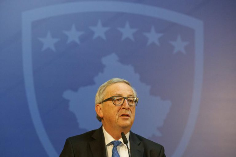 JUNCKER PEDE A PUTIN PARA RESTABELECER COOPERAÇÃO E SEGURANÇA NA EUROPA
