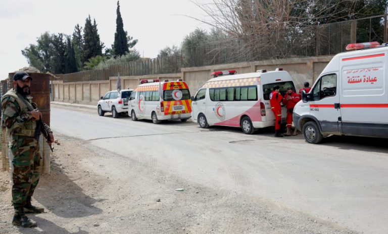 MARIDO E MULHER PAQUISTANESES SÃO OS PRIMEIROS CIVIS RETIRADOS DE GHOUTA, NA SÍRIA