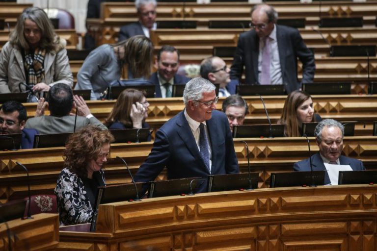 PSD MARCA DEBATE PARLAMENTAR SOBRE ECONOMIA E EMPREGO PARA QUINTA-FEIRA