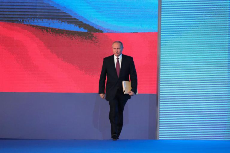 PUTIN PROMETE CORTAR PARA METADE A TAXA DE POBREZA NA RÚSSIA EM SEIS ANOS