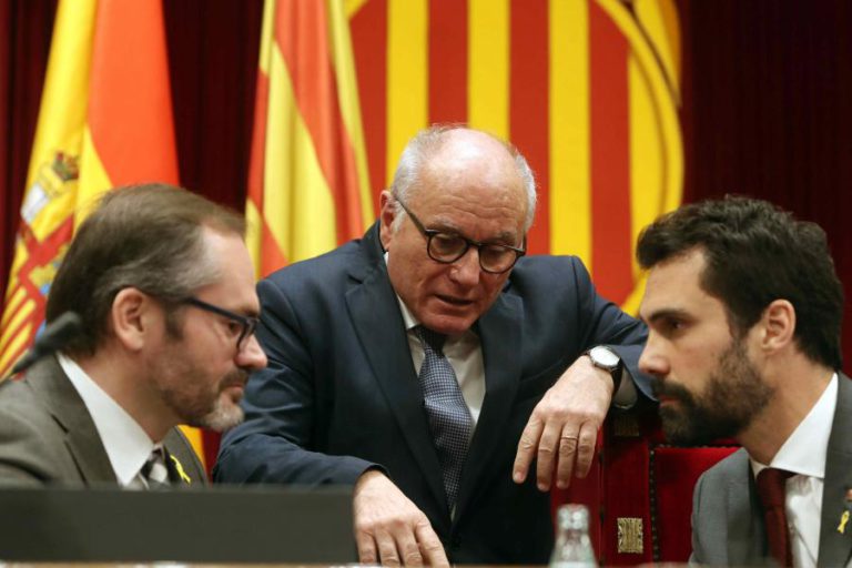 PARLAMENTO DA CATALUNHA CRÍTICA MADRID E DEFENDE “LEGITIMIDADE” DE PUIGDEMONT