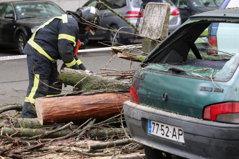PROTEÇÃO CIVIL REGISTOU 72 OCORRÊNCIAS NA ÚLTIMA NOITE E MADRUGADA POR MAU TEMPO