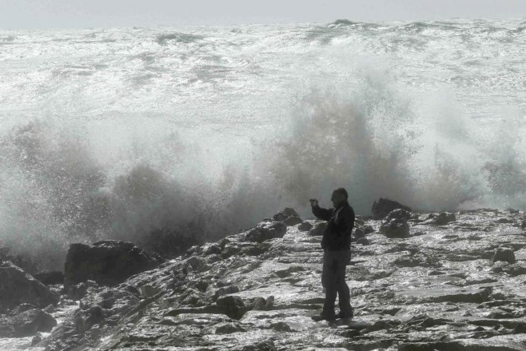 ALTERAÇÃO DAS CONDIÇÕES DO MAR COM ONDULAÇÃO ENTRE 08 A 12 METROS