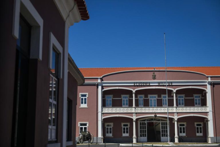 ACIDENTE COM VIATURA MILITAR EM VENDA NOVAS CAUSA NOVE FERIDOS LIGEIROS
