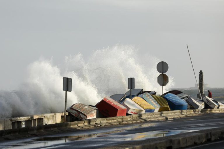 CONTINENTE E MADEIRA COM CHUVA FORTE E AUMENTO DA AGITAÇÃO MARÍTIMA