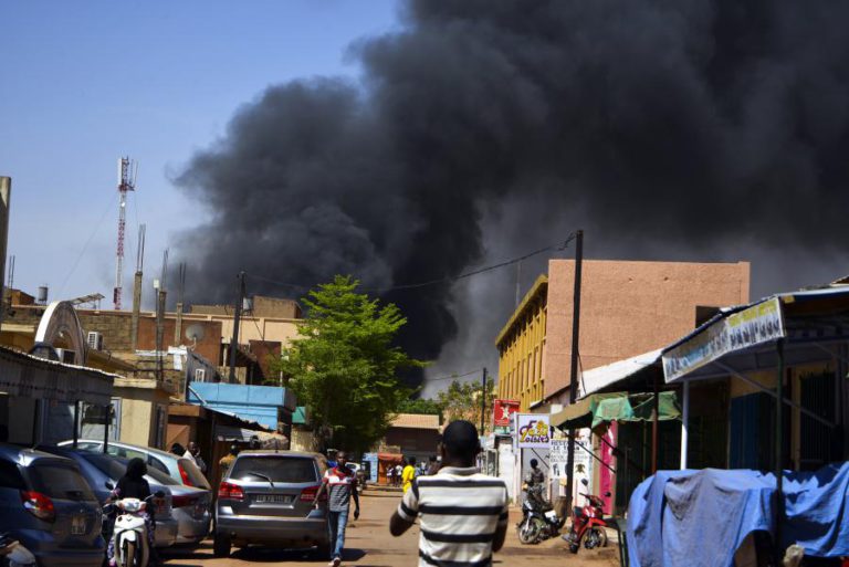 ATAQUES TERRORISTAS NO BURKINA FASO PROVOCARAM 16 MORTOS