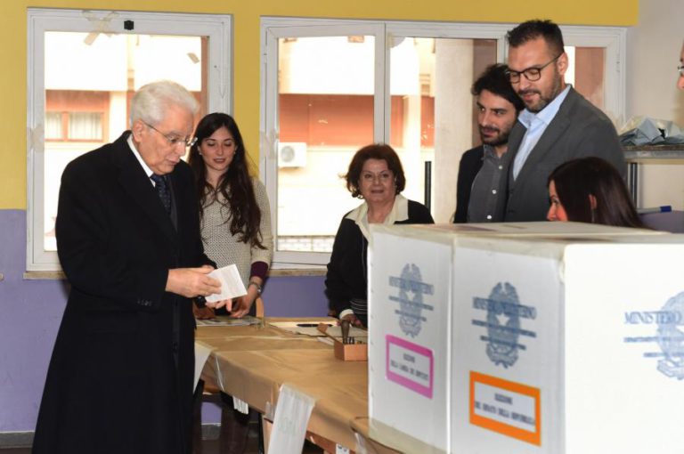 PRESIDENTE ITALIANO VOTOU EM PALERMO, ENTRE POLÉMICA POR ERRO NOS BOLETINS