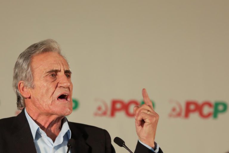 PCP CRITICA RECUO DO PSD E BE NO FINANCIAMENTO PARTIDÁRIO E RECUSA DEPENDER DO ESTADO