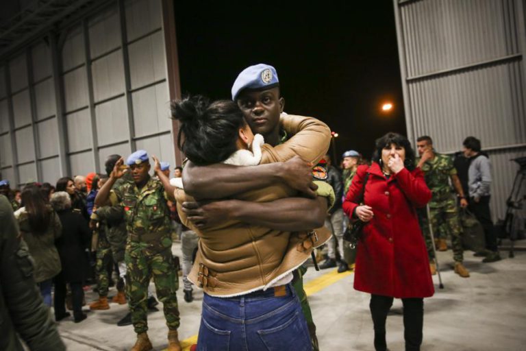 PALMAS E RESPEITO DAS CHEFIAS MARCAM REGRESSO A CASA DE MILITARES PORTUGUESES